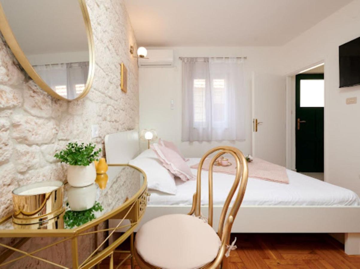 Guesthouse Ana Trogir Old Town Luaran gambar